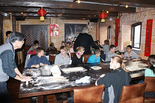 包饺子活动现场