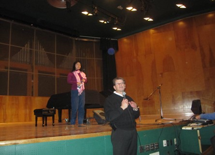 蒙大拿大学孔子学院外方院长介绍吴蛮和她的音乐