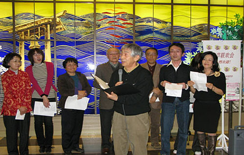 学员用中文朗诵余光中的《乡愁》