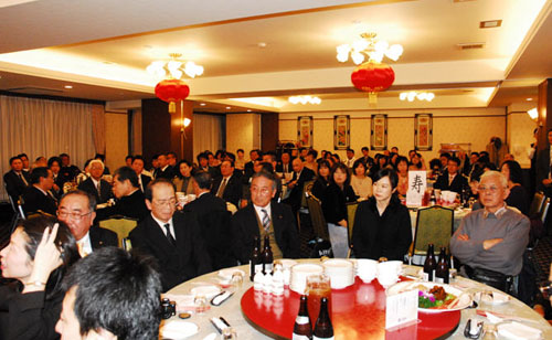 一百零八名来宾莅临了元宵庆祝晚会