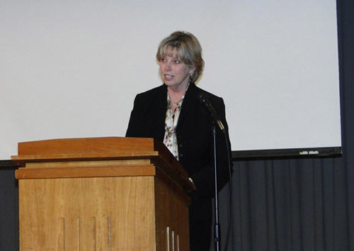 Portage学区总监Marsha Wells致辞