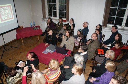 付先生在展览讲座上进行讲解